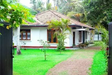 Pansiyon Surf White House Ahangama