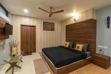 The Hosteller Mcleodganj, Mall Road