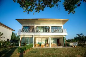 Hotel Lake House Naka Cave