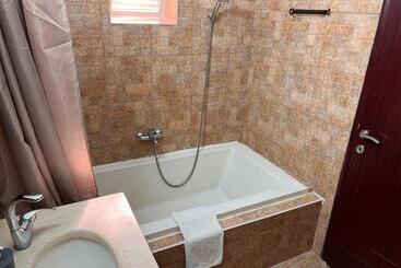 מלון דירות Lord Of The Dead Sea By Crown