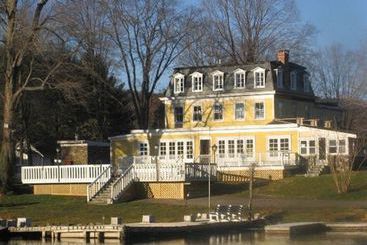 مبيت وإفطار Antons On The Lake