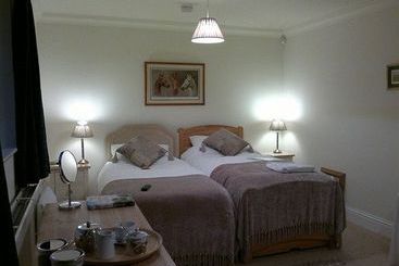 تختخواب و صبحانه Bridge Cottage