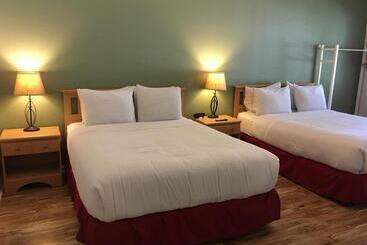 مبيت وإفطار Clear Lake Cottages & Marina