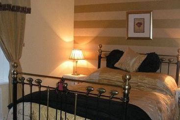 ベッドアンドブレックファースト The Old Hall