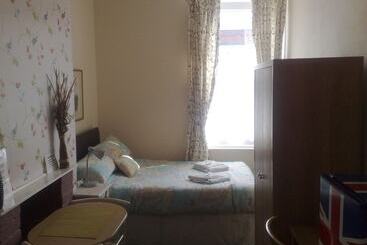 مبيت وإفطار Whitecliff View