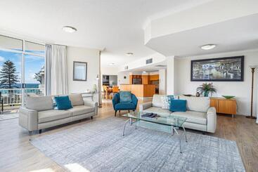 Kirra Beach Apartments