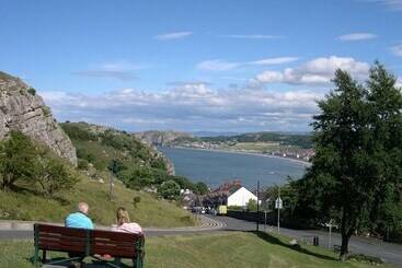 膳宿费 Mostyn House