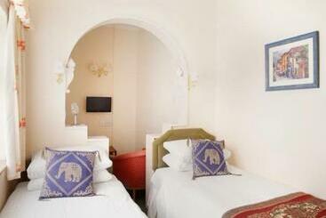 膳宿费 Tudor Rose Original   Only For Families With Childrens                       Room Only