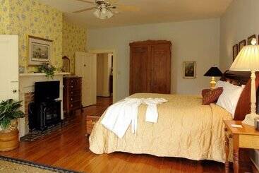 Rockwood Manor Bed & Breakfast