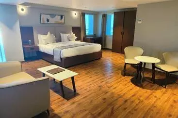 Otel Ramee International Surat