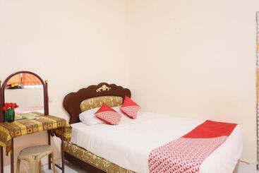 Отель Spot On 92115 Homestay Bude Sri