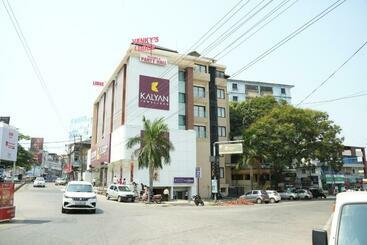 בית מלון כפרי Collection O Venky S Stay Inn