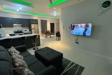 استراحتگاه Honey Cove Luxury Villa W/ Pool