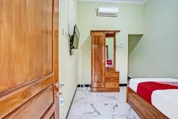Hotel Oyo 92043 Kost Barokah Syariah Madiun