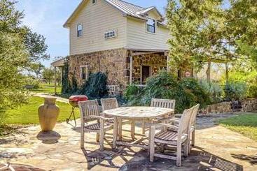 Bed and Breakfast Last Outpost Bandera Ranch House