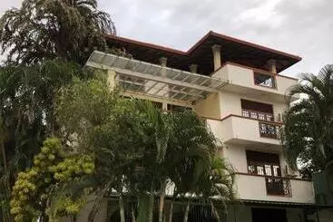 Hotelli Amani Lake Resort