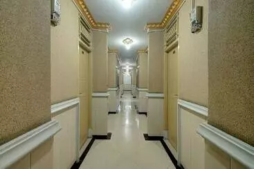 Hotel O Fitriaendika Residence Near Pasar Raya Padang