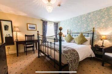 Отель The Bubble Inn