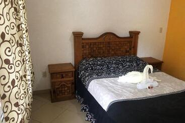 הוסטל Los Robles