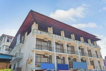 Easternwoods Hotel Raj