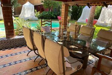 Hotel Etnico Local House