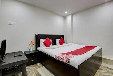 בית מלון כפרי Parinay Vatika Banquet & Party Lawn