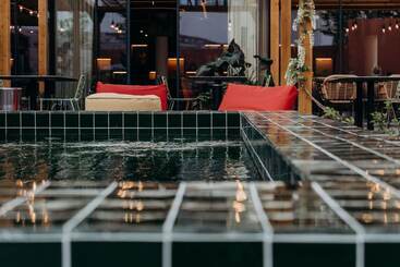 Отель The Editory Garden Porto