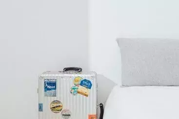 هاستل White Space Design