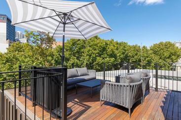 هتل 202 Elizabeth