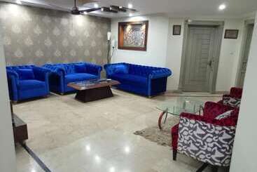 膳宿费 Luxus Guest House