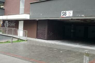 公寓式酒店  Robles12 El Cable Luxury Highrise