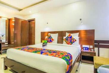 Fabhotel Tipsyy Inn Suites