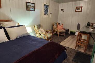 Bed and Breakfast Glenwood Akaroa Bush Retreat Kanuka Hut