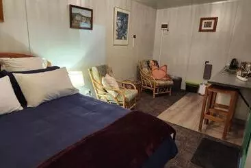 Bed and Breakfast Glenwood Akaroa Bush Retreat Kanuka Hut