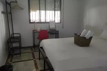 Majatalo Convenient Rooms Ferry, Train & Bus Station