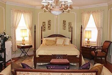 ベッドアンドブレックファースト Port City Guest House