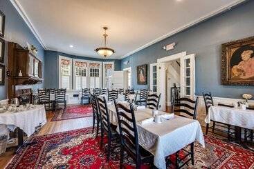 مبيت وإفطار Riverdale Inn