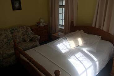 Hotel The Winchfield Inn