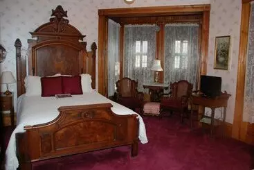 Squiers Manor B&b