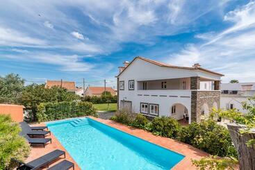 פנסיון Vip House Pool & Beach In Caparica