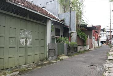 تختخواب و صبحانه Yogyakarta Bnb Malioboro