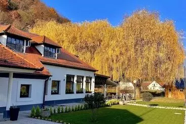 ホテル Kozjanski Dvor