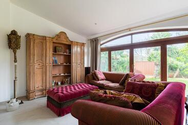 膳宿费 Domus Orestea Luxury Suites