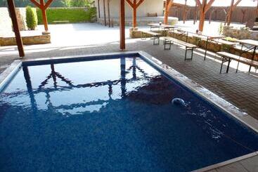 Szálló Restaurace Vráž