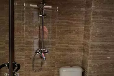 Majatalo бялата къща