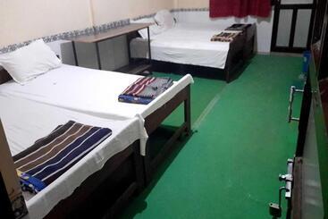 هتل Spot On D C Medi Centre