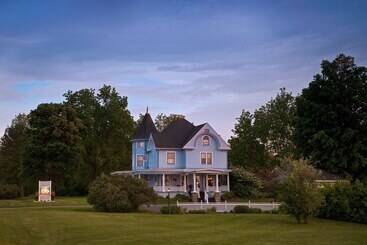 Bed and Breakfast Castle In The Country