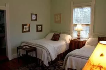 住宿加早餐  Edgeworth Inn