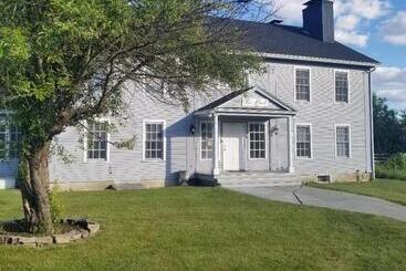 צימר The Bond 1786 Inn