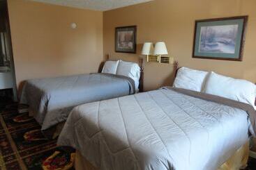 モーテル Royal Inn And Suites